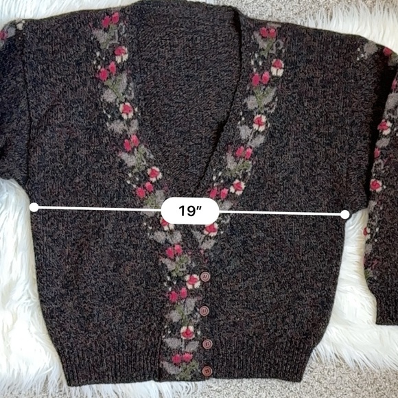 Women’s Knit Cardigan Brown Flower Details Size Small - Picture 9 of 13